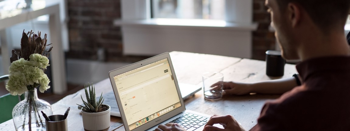 Tipps, damit dir als Student im Homeoffice nicht die Decke auf den Kopf fällt